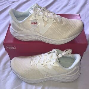 New Balance Women's Cream Running Shoes - fresh foam arishi v4 - size 9.5 wide